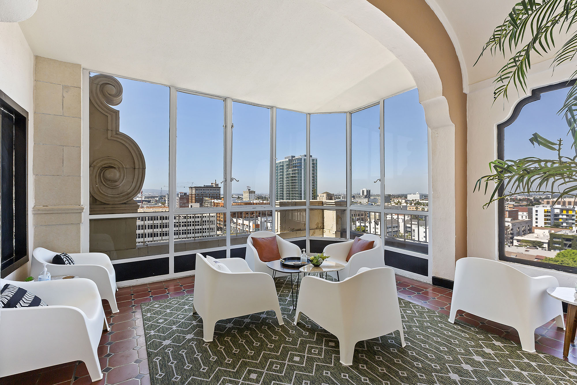 11th floor solarium with breathtaking views of the city