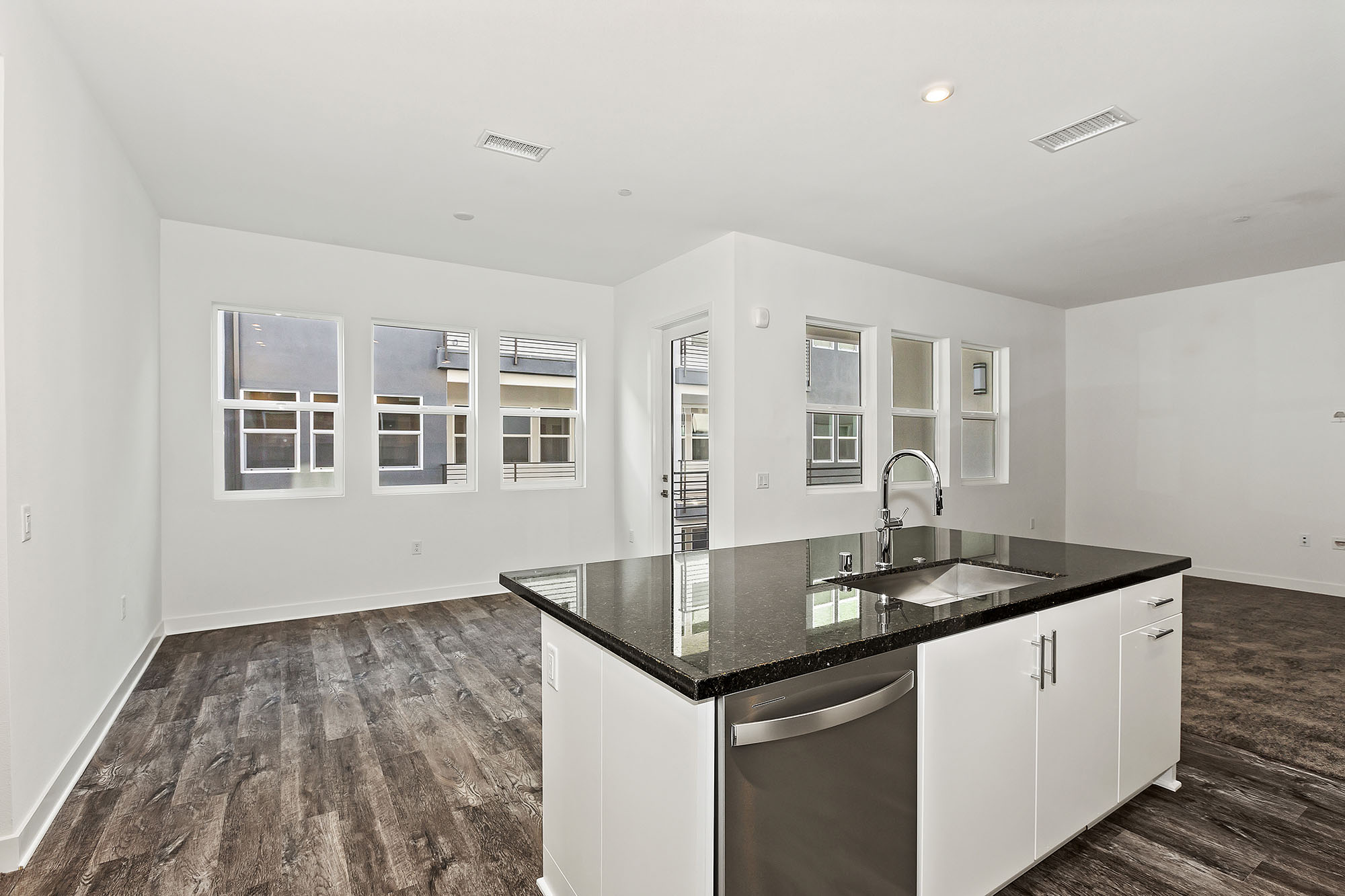 Dining Area / Kitchen Island