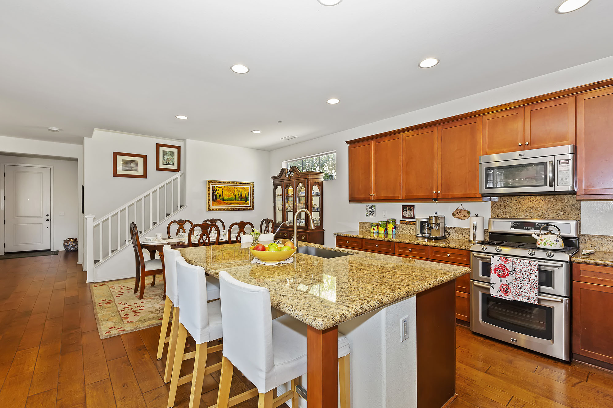 Kitchen with Breakfast Bar