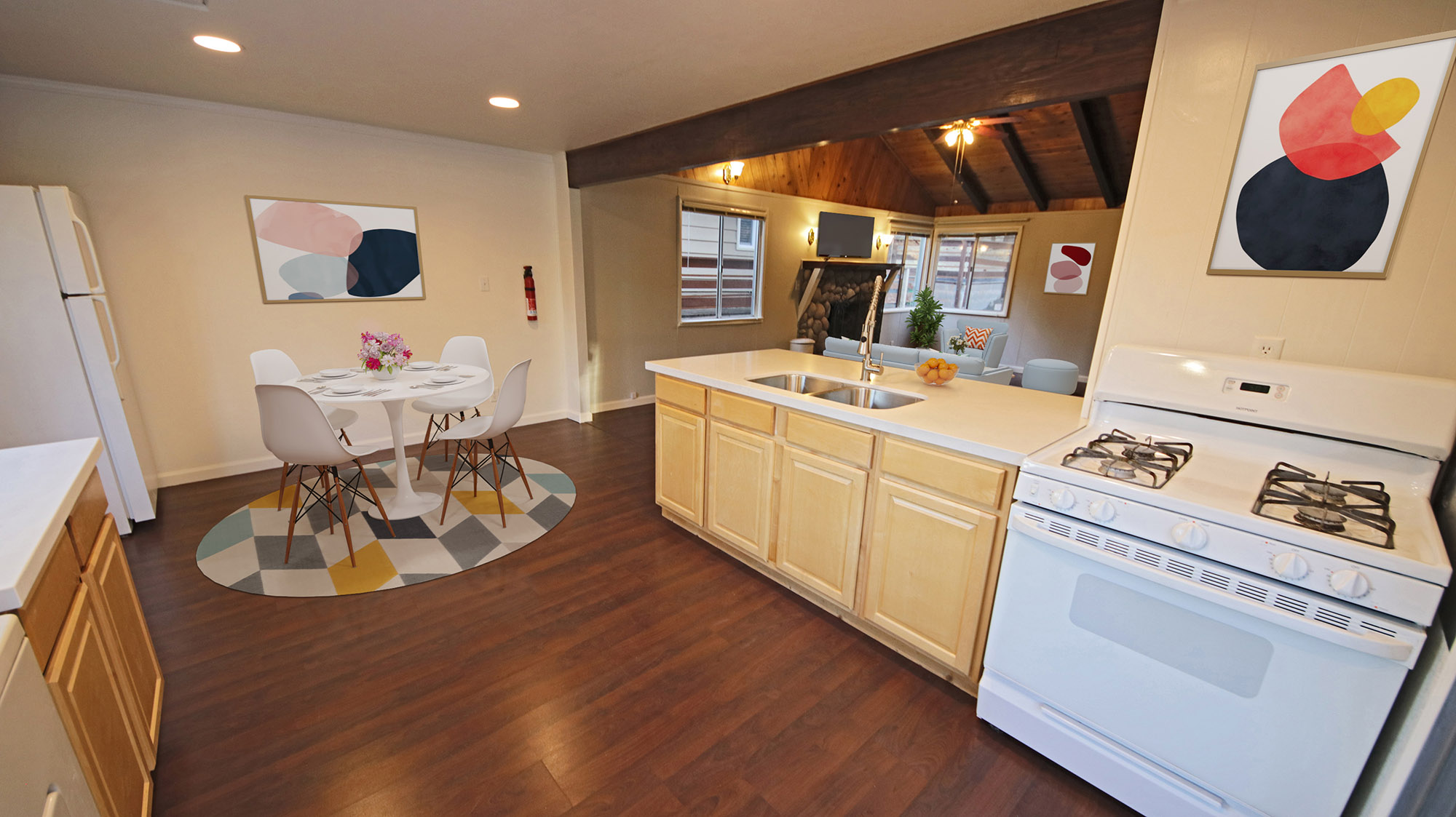 Kitchen & Dining Area