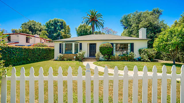 White Picket Fence - Front Yard