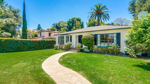 Front Yard - Walkway