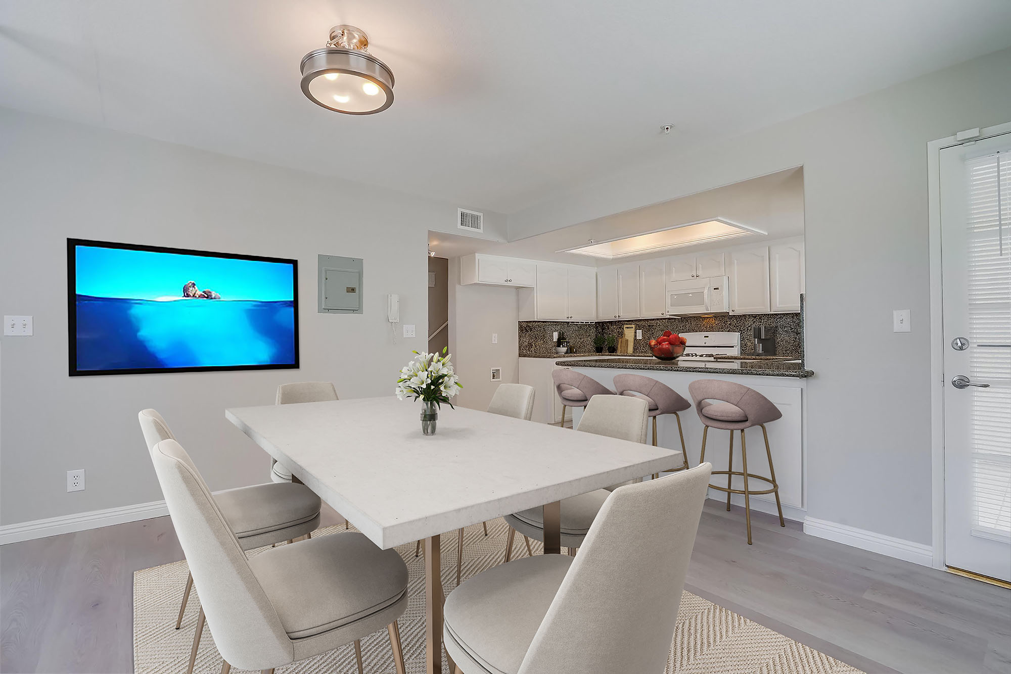 Dining Area & Kitchen