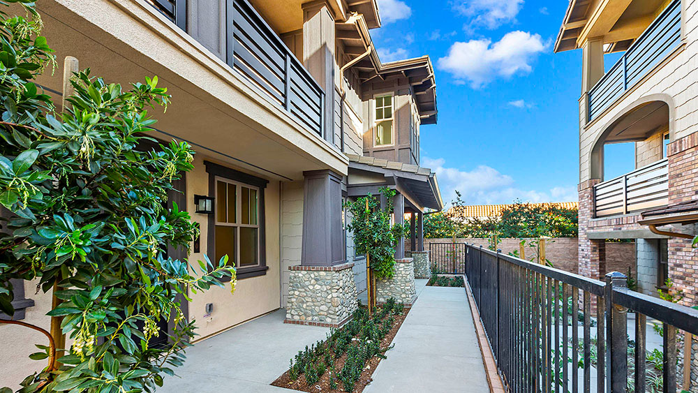 568 Granite Street - front exterior walkway